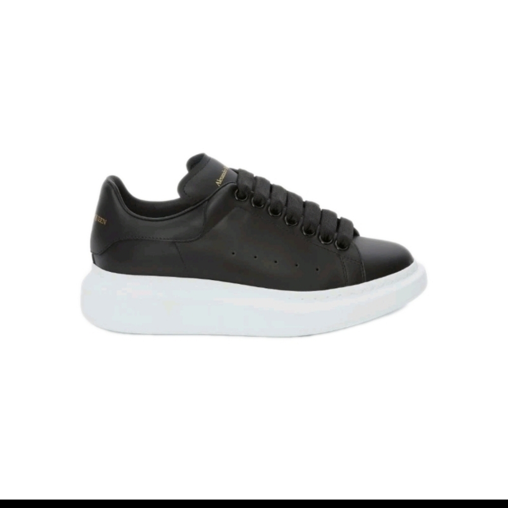 Alexander McQueen Women's Designer Luxury Trendy Oversized Sneaker in Black 36